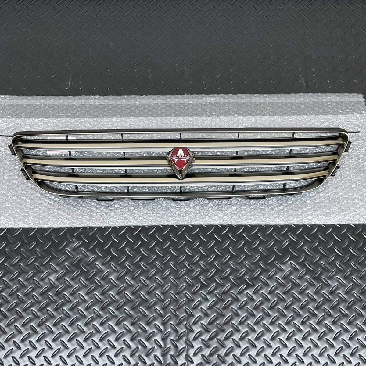 TOYOTA Genuine 75311-53010 Altezza SXE10 GXE Lexus IS300 Front Grill TOYOTA Genuine 75311-53010 Altezza SXE10 GXE Lexus IS300 Front Grill